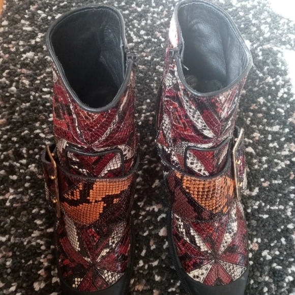 Burberry genuine snakeskin whitchester boots - Picture 5 of 5